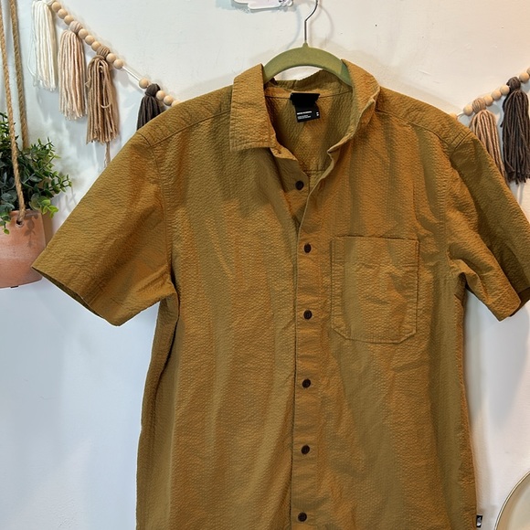 The north face mustard brown casual button up shirt - Picture 3 of 8